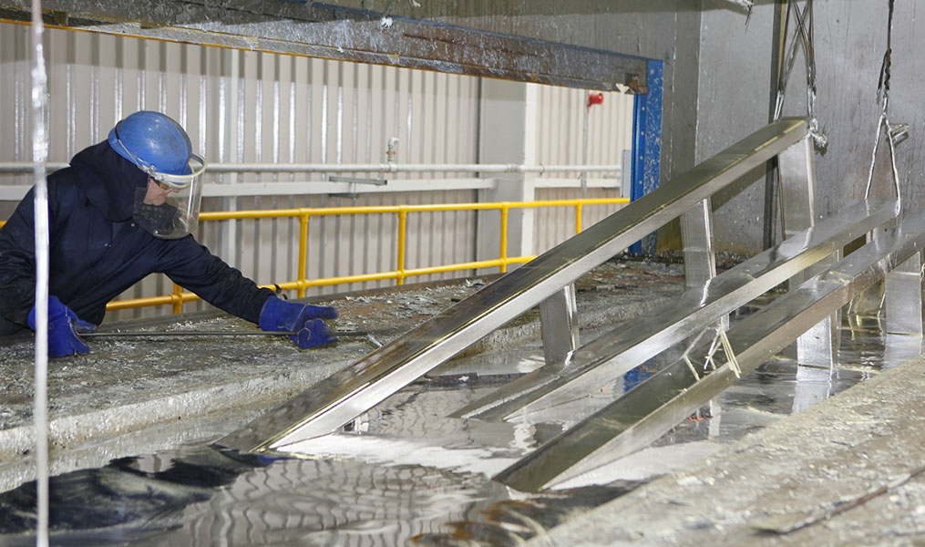 Hot-dip-galvanizing-in-action